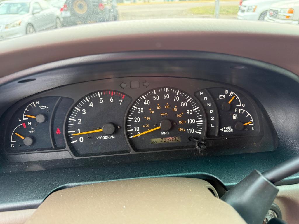 2002 Toyota Tundra Limited - Photo 8